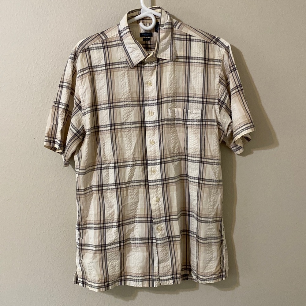 Men’s Medium Van Heusen Short Sleeve Button Down Shirt